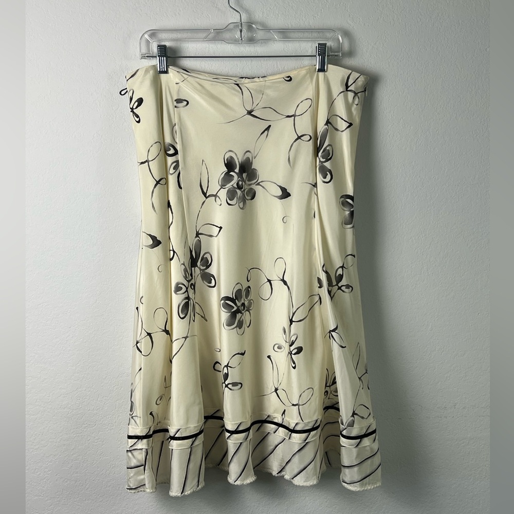 White House Black Market Off White Black Floral Silk A-line Skirt Office Evening